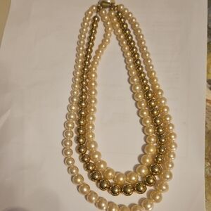 Elegant Gold and Cream Pearl Necklace